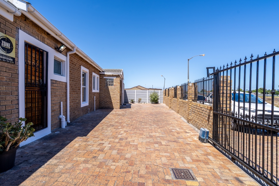 5 Bedroom Property for Sale in Ottery Western Cape